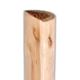 Gefräster Halbriegel aus naturbelassenem Holz von der flachen Seite mit Ast, Freisteller